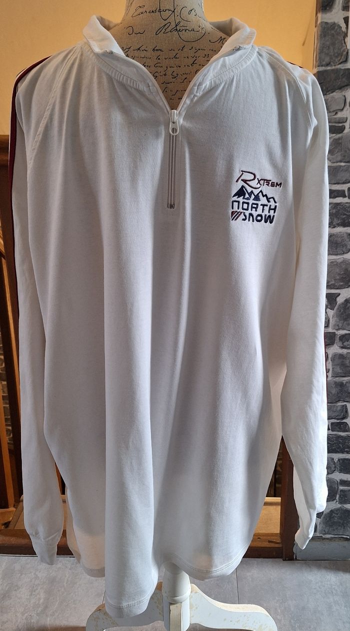 Polo blanc à manches longues zippé au cou