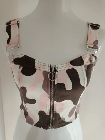 Haut court crop top imprimé armé militaire fermeture éclair bretelles T.M Jennyfer