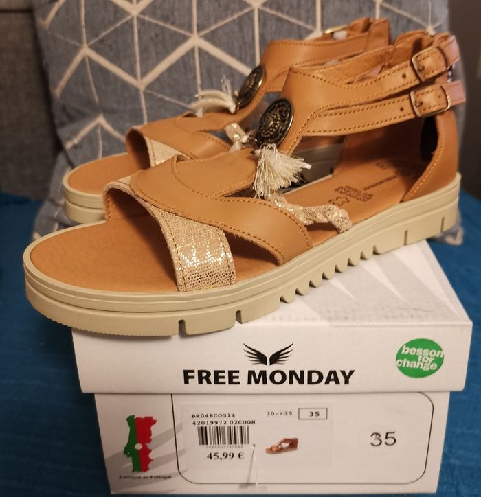 Sandales en cuir Free Monday P35 neuves