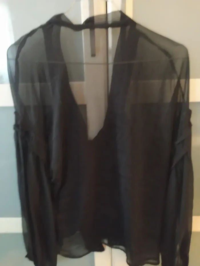 Blouse transparente noire brodée col châle - photo numéro 2