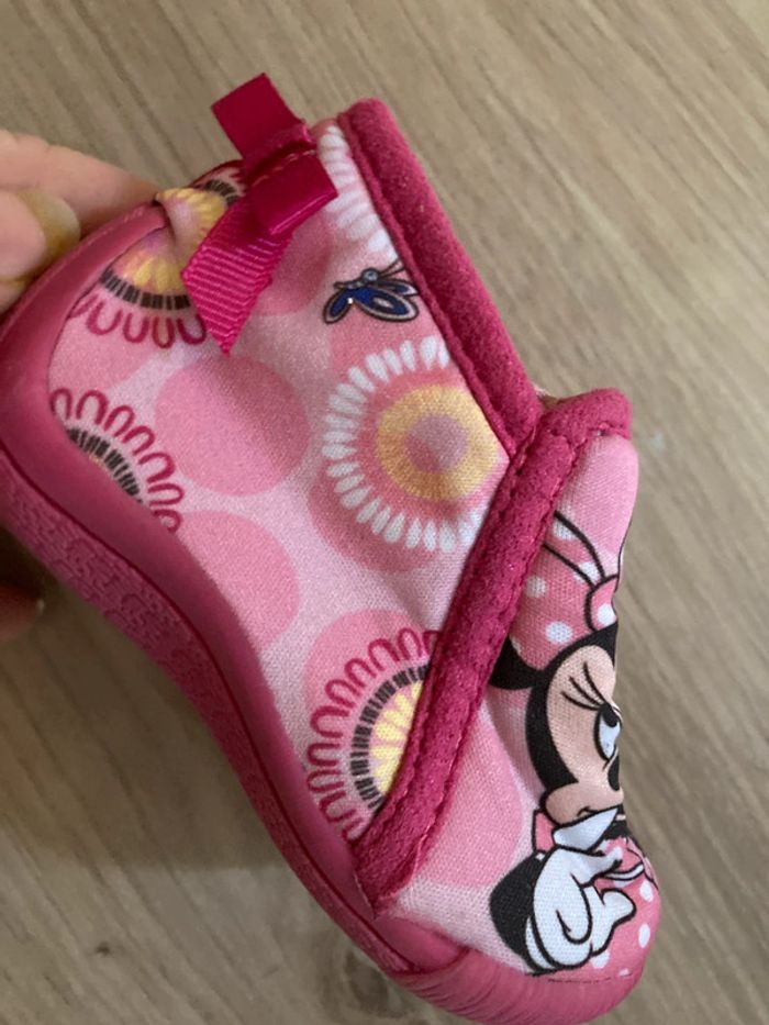 Chaussons Minnie Disney taille 18 – Très bon état, adorables et confortables ! - photo numéro 4