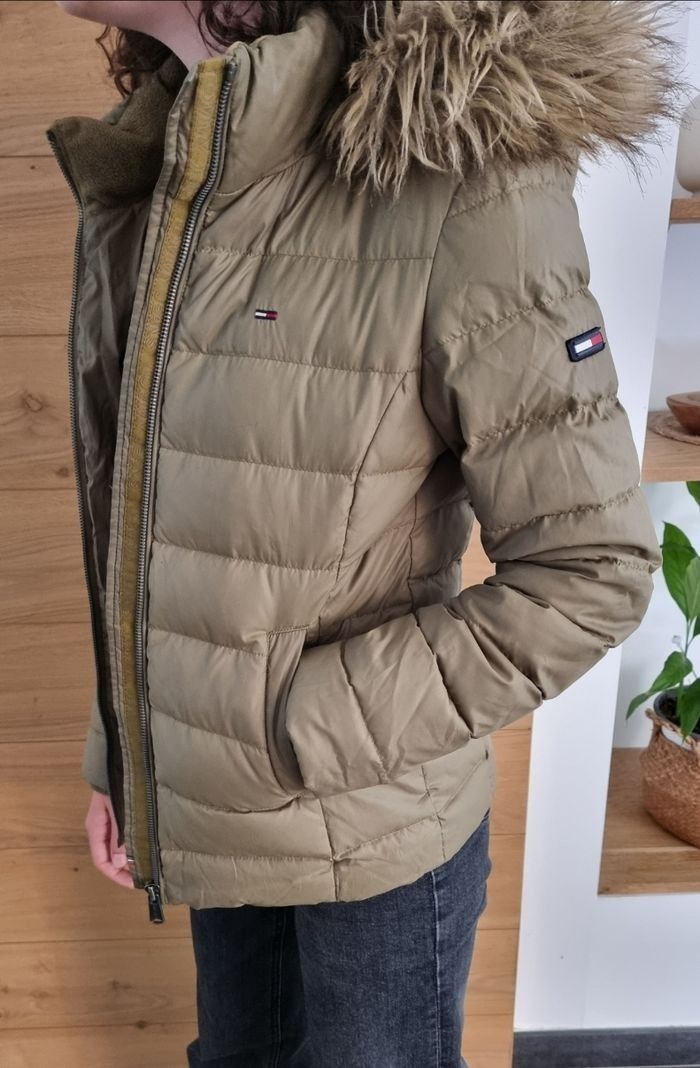 Très jolie doudounne
Tommy Hilfiger
Coloris vert kaki
Taille XS
Très bon état - photo numéro 4