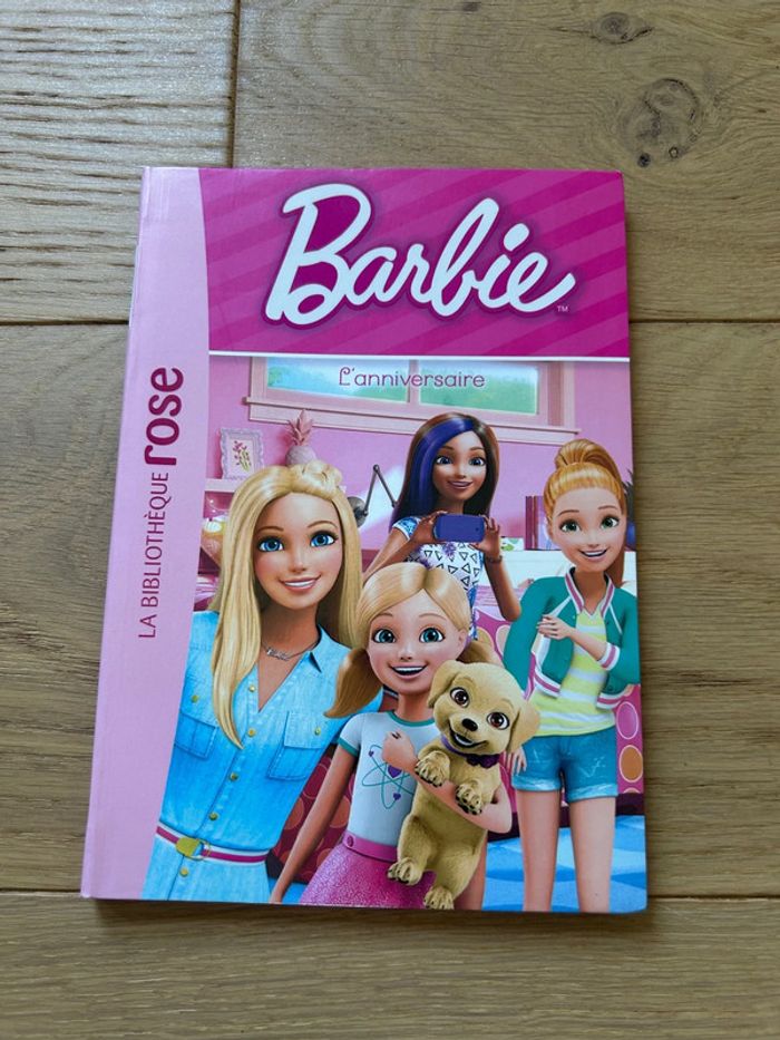 Livre bibliothèque rose Barbie l’anniversaire livre première lecture