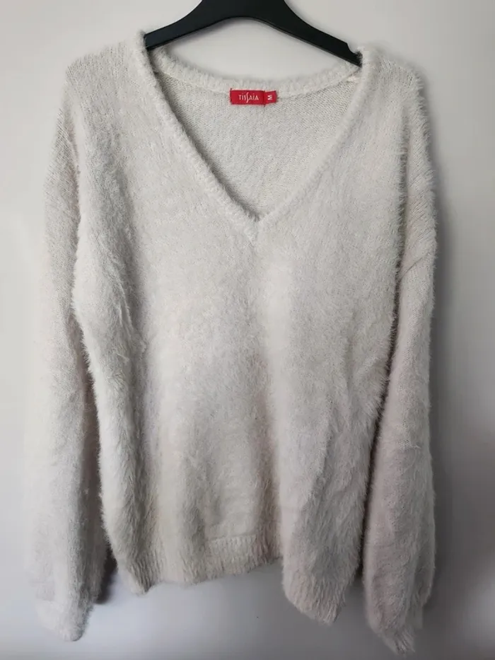Pull chaud en laine synthétique tout doux 38 M col V excellent état