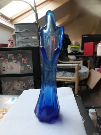 Vase En crystal bleu vintage