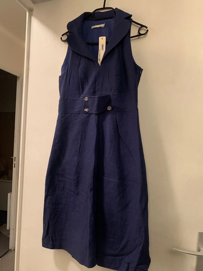 Robe neuve Bgn mais bouton manquant !!