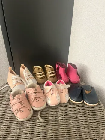 Lot chaussons et chaussures 0-6 mois