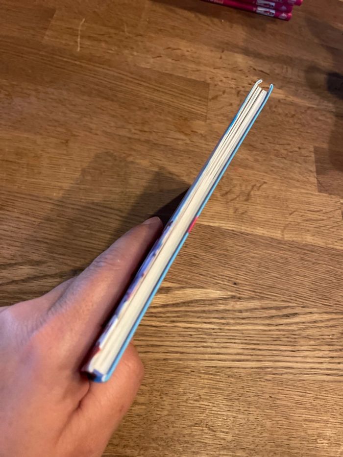 Livre La bibliothèque Rose Miraculous Une super baby sitter Numéro 1 - photo numéro 4