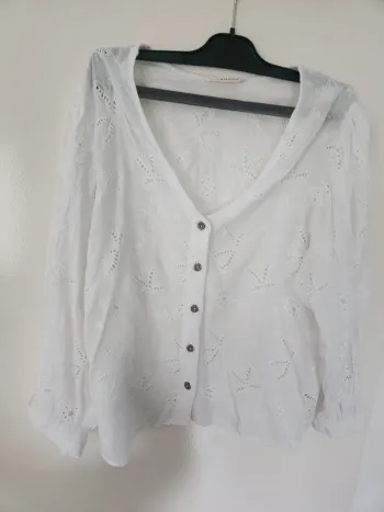 Jolie chemise blanche ajourée Camaieu taille 38