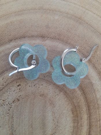 Boucles d'oreilles fleur bleu clair