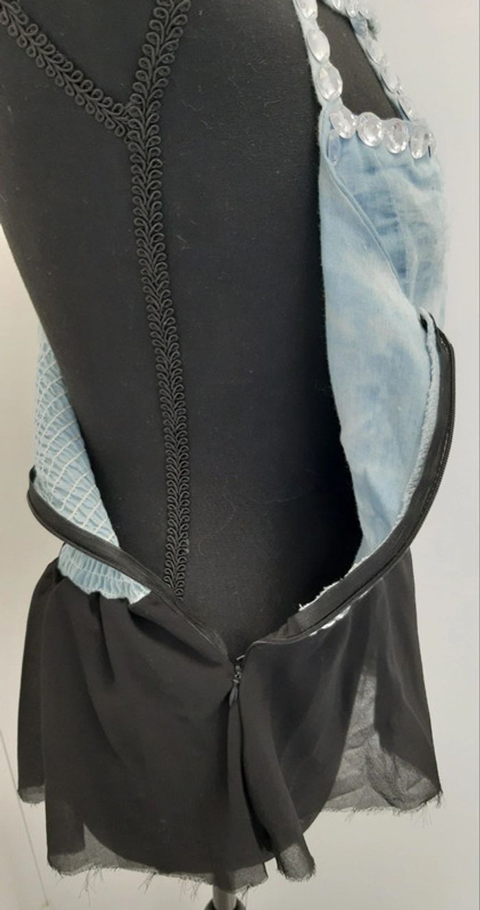 Très joli top dos et épaules dénudés couleur jean avec gros strass Shun bo - photo numéro 8