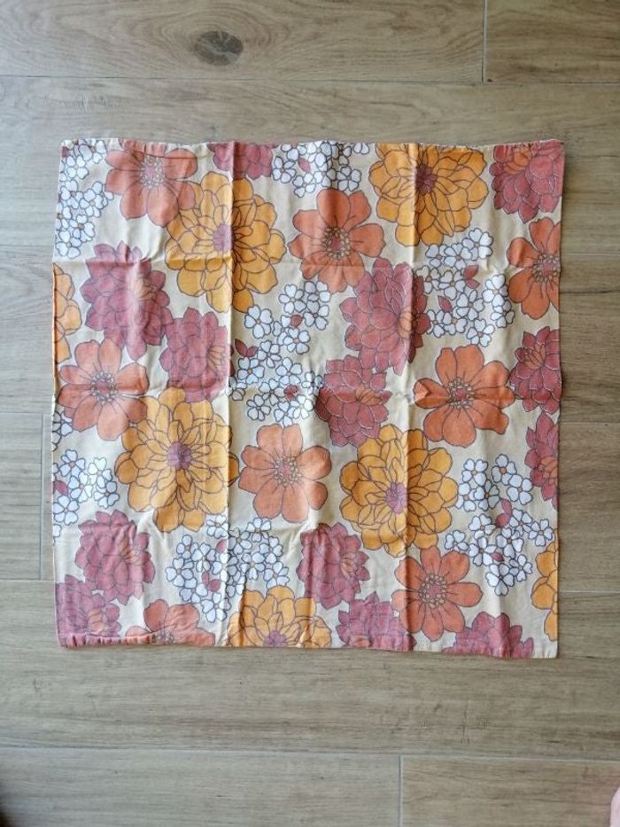 Taie d'oreiller vintage en bon état