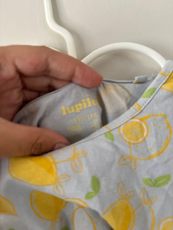 👚 T-shirt citron- fille -5 ans -110-116 cm - lupilu-très bon état - photo numéro 4