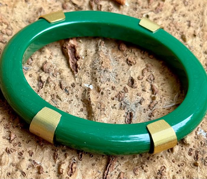 Jonc plat épais résine verte et acier inoxydable or 6,5 cm de diamètre mile Mila - photo numéro 2