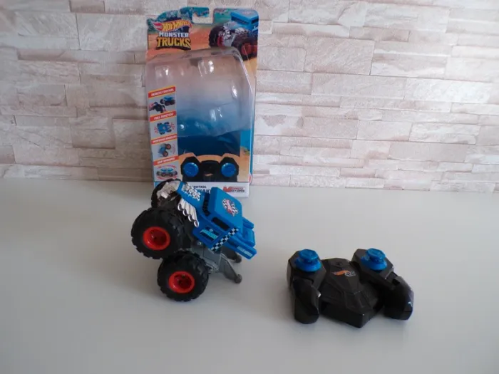 Monster Trucks - Bone Shaker - Télécommandé - Hot wheels (J18) - photo numéro 3
