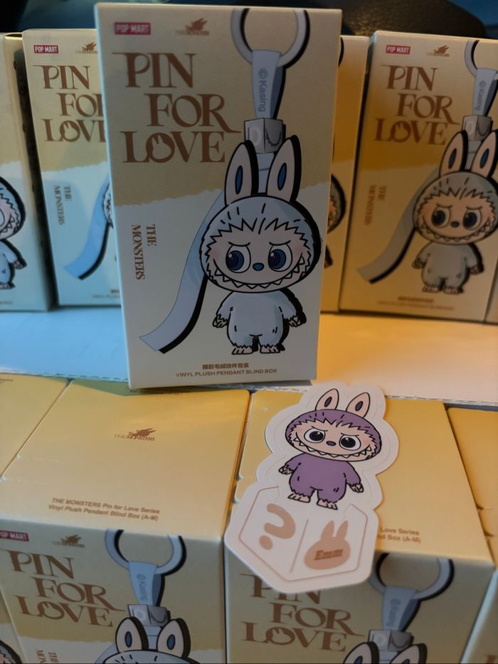 Labubu pin for love- ?