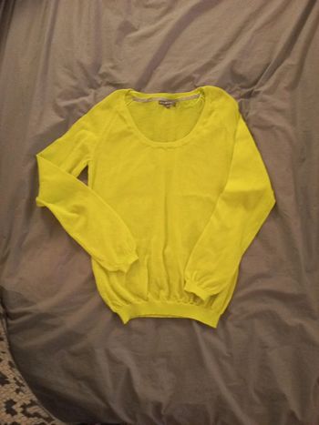 Pull jaune fluorescent neuf 36 a 38