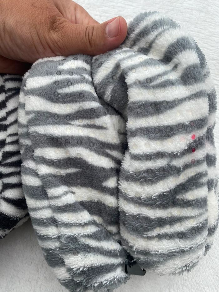 2 paires de chaussons pantoufle 28-30  neuf - photo numéro 5