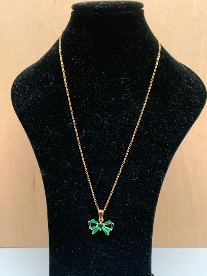 Chaîne fine et pendentif