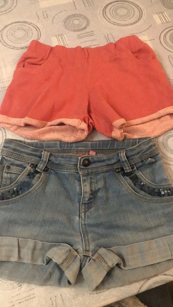 Lot 2 shorts 10 ans (rose orchestra et jeans Kiabi)