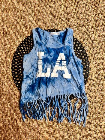 Débardeur bleu frange