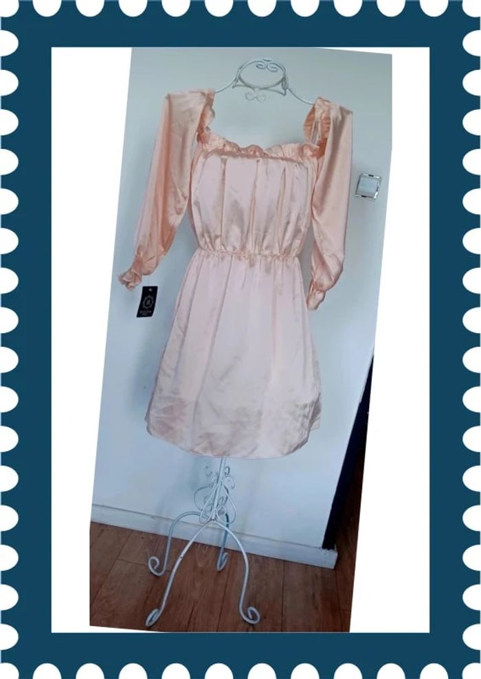 Magnifique robe satinée R. Queen taille S - photo numéro 3