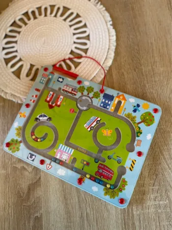 Planche d’activité magnétique circuit voitures – Playtive – Très bon état