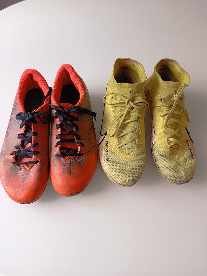 Crampons football Nike Adidas