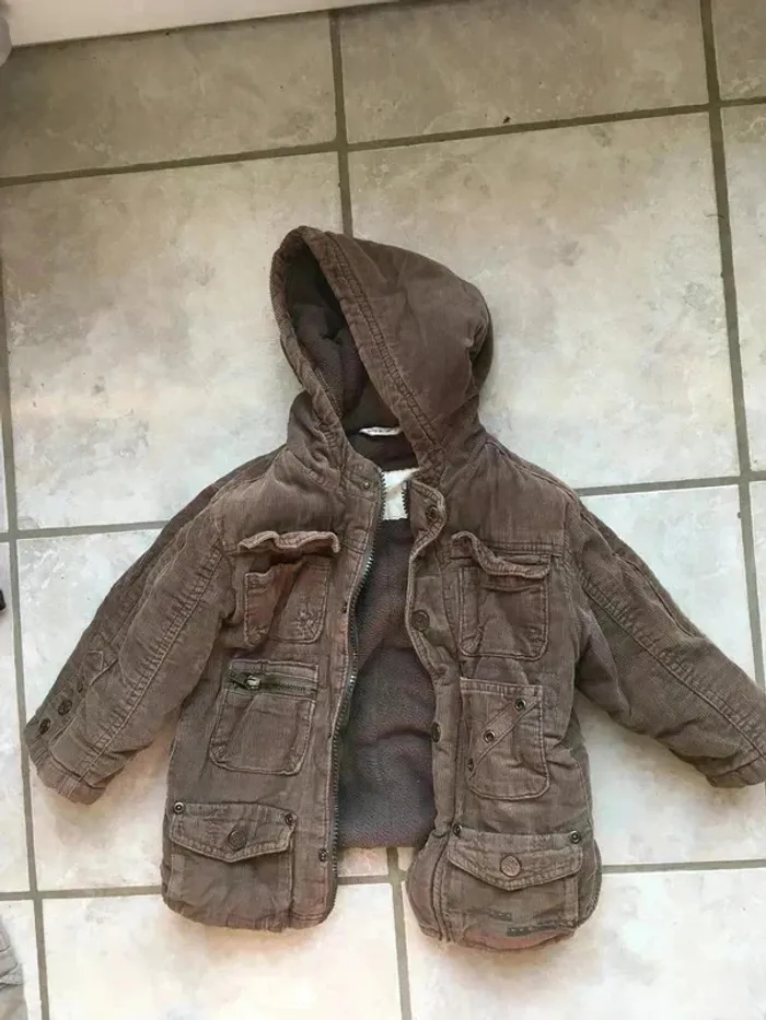 🧥 Blouson garçon 18 mois à capuche – Parfait état - photo numéro 2