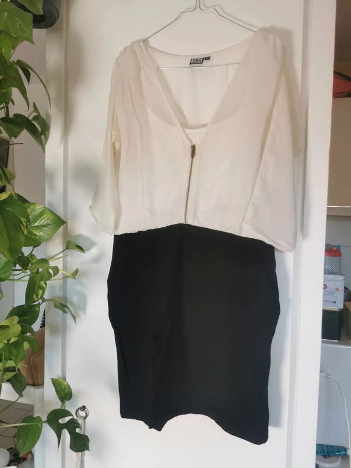 Robe noire et blanche Walk and Talk
