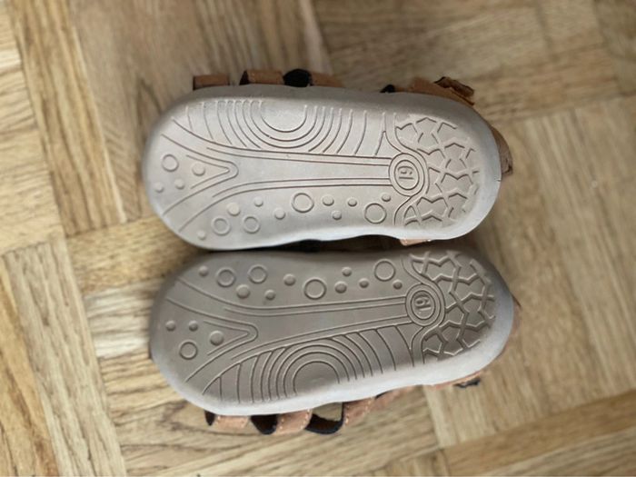 Sandales Cuir T19 TBE comme neuves - photo numéro 11