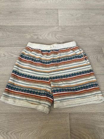 Short à rayures