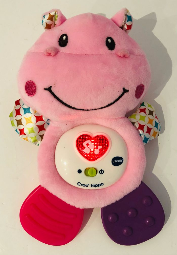 Vtech 80-502555 croc hippo rose 0-24 mois peluche hippopotame hochet musical jouet d’éveil sensoriel textures anneaux de dentition +30 phrases chansons mélodies et sons amusants bleu lot SOP77 - photo numéro 2