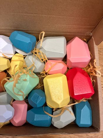 Blocs en bois type petit menhir