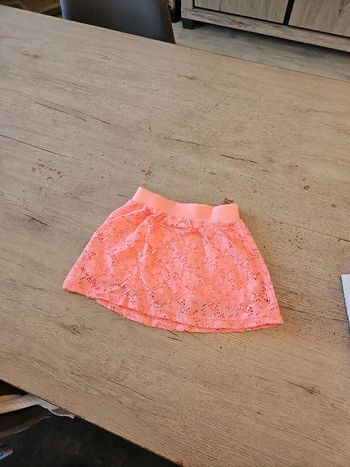 Jupe courte brodée, rose, Hema, taille 5/6 ans, peu mise