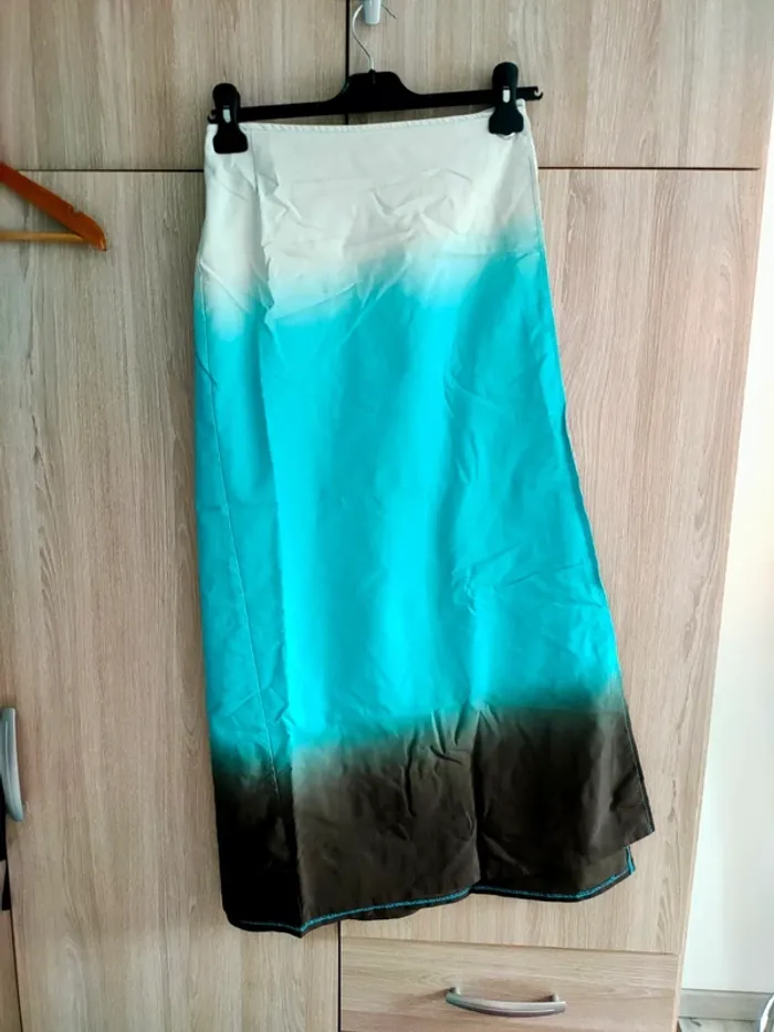 Jupe longue, couleur dégradée, blanc bleu turquoise marron