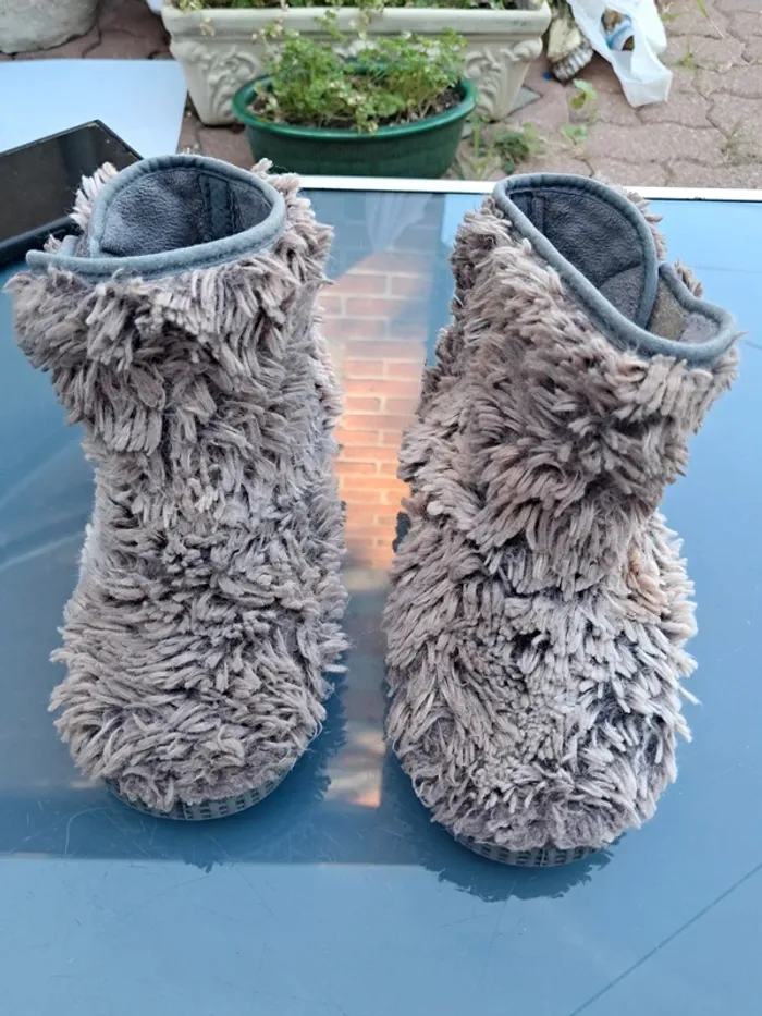 Beaux chaussons chauds poilus intérieur taupe et intérieur polaire gris, scratch - T31 - Chipie