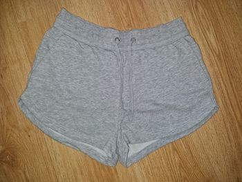 SHORT MOLLETON H&M TAILLE S TBE