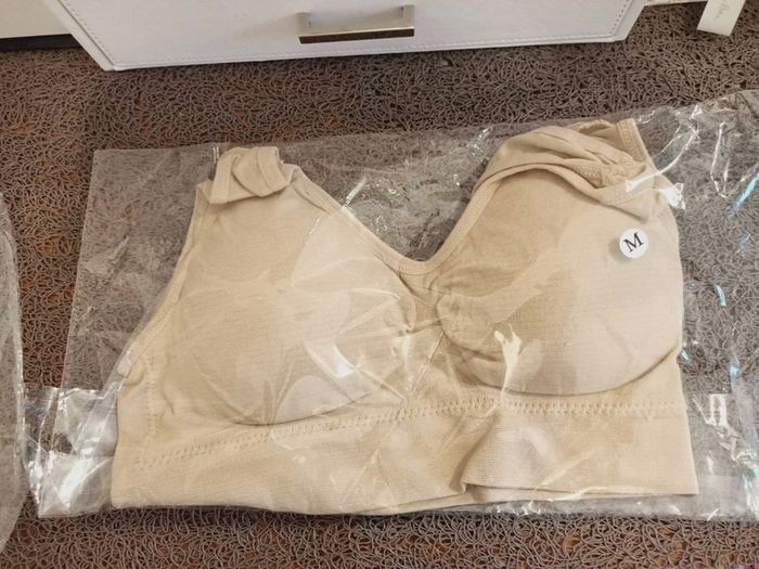 Lot de 3 brassières neuves - photo numéro 3