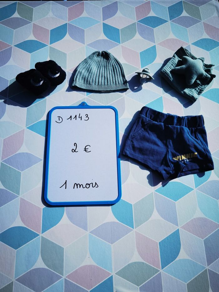 D1143 - short garçon 1 mois
