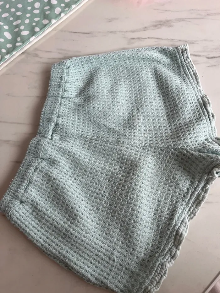 Short tape à l’œil  taille 8 ans - photo numéro 4