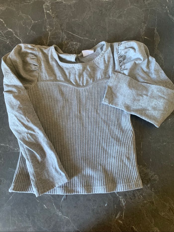 Lot t-shirt /pull Zara fille 7 ans - photo numéro 2