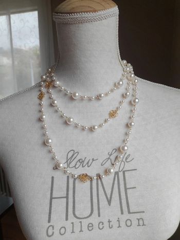 Collier long roses et perles
