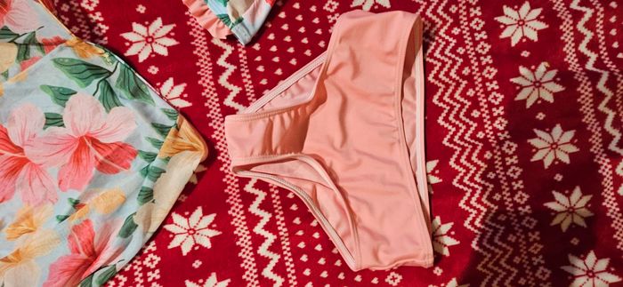 Maillot de bain( taille 7ans) - photo numéro 2