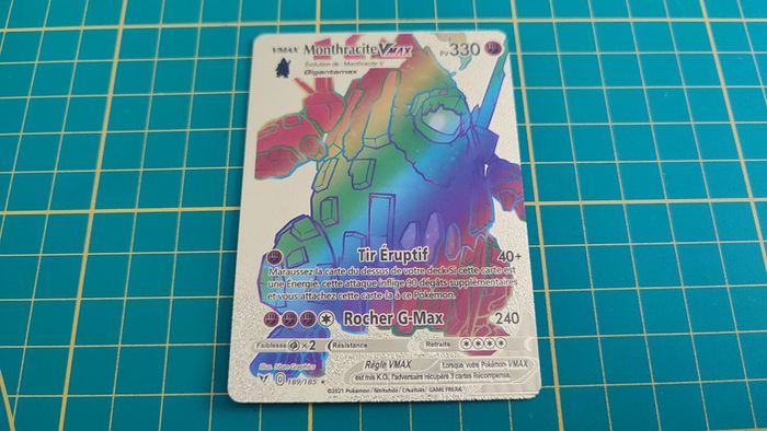 Monthracite Vmax carte illustration Pokémon cosplay couleur or française #C17