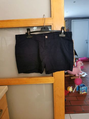 Short bleu marine court