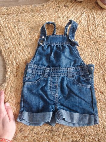Salopette/short en jean 18 mois.