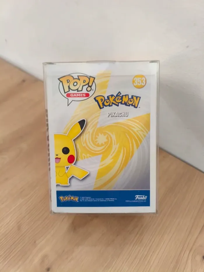 Figurine Funko pop pokémon Pikachu flocked - photo numéro 3