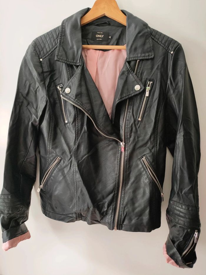 Veste en cuir synthétique perfecto ONLY onlgemma noir taille 40 L excellent état - photo numéro 4