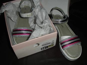 Paire de chaussures été neuve